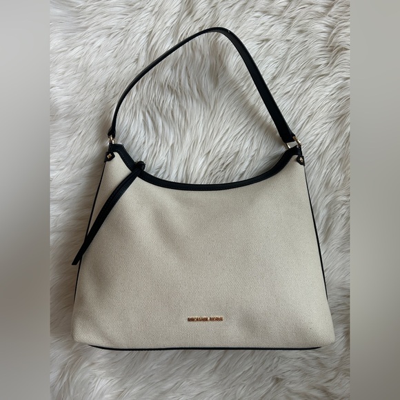 New! Michael Kors Elegant canvas Black and Cream Shoulder Bag - Picture 1 of 16